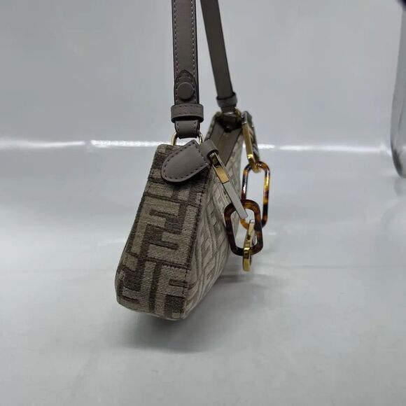 Fendi Women Pre-Loved Bag Very Good Condition - Picture 2 of 9